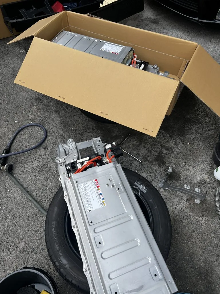 ハイブリッドバッテリーの交換です！