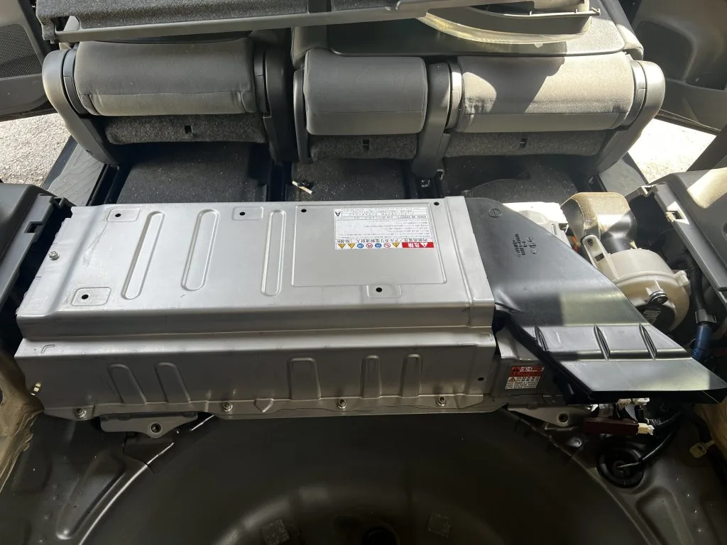 ハイブリッドバッテリーの交換です！