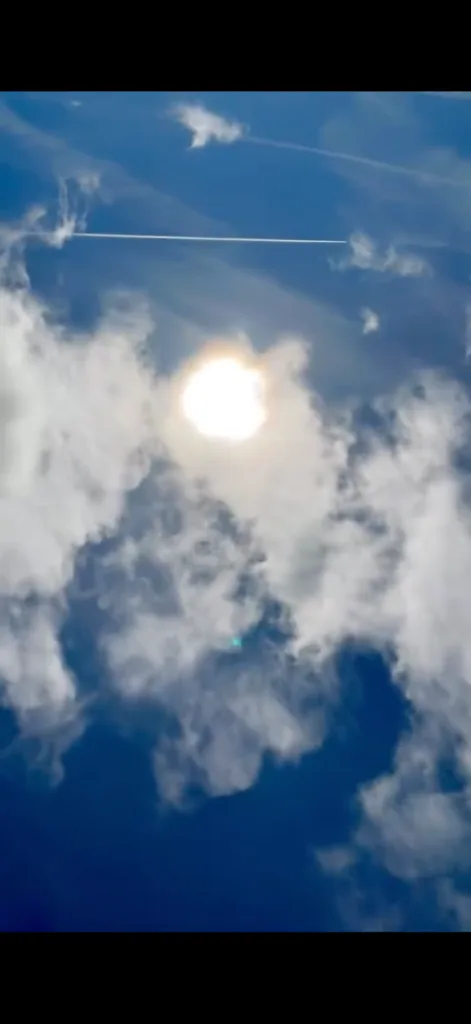 空と君との間には