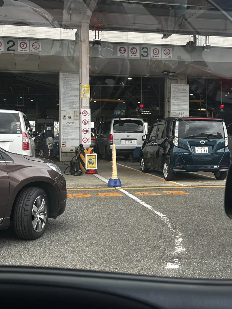 4月でも車検は混んでます